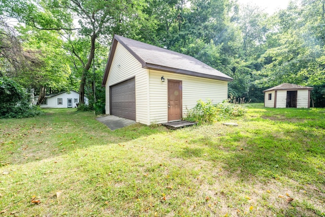 view of detached garage