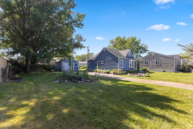 view of front of home with an outdoor structure and a front yard