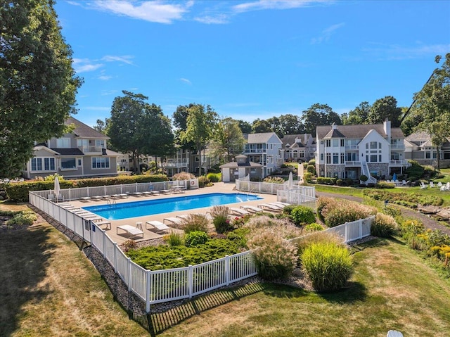 view of swimming pool with a yard