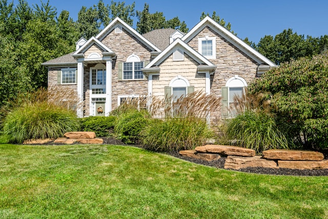 view of front facade with a front yard