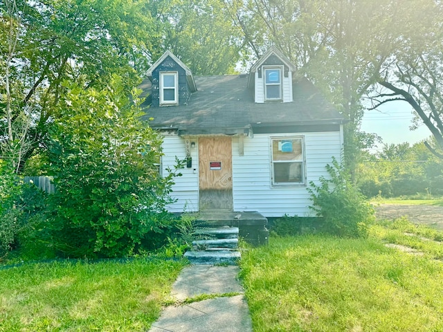 new england style home with a front lawn