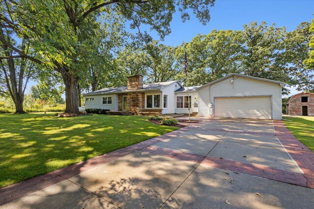 ranch-style house featuring a front lawn and a garage