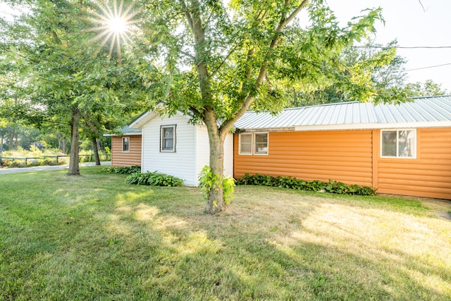 view of side of property featuring a lawn