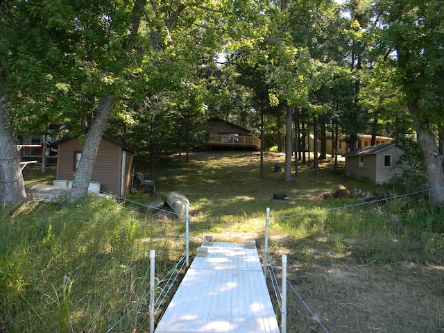 view of yard with a shed