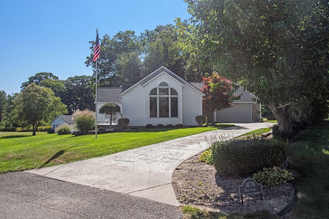 view of front of house featuring a front lawn and a garage