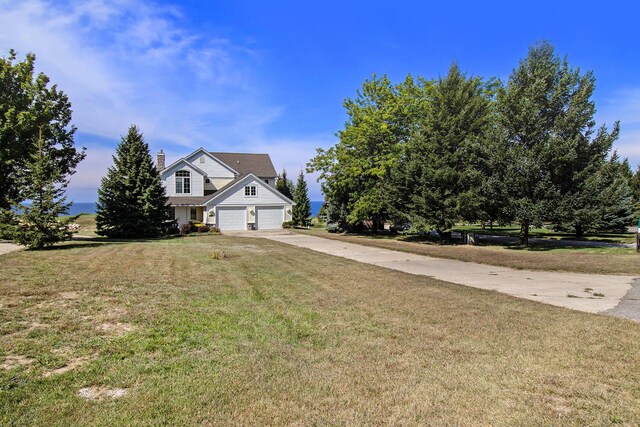 view of front of house featuring a front yard and a garage