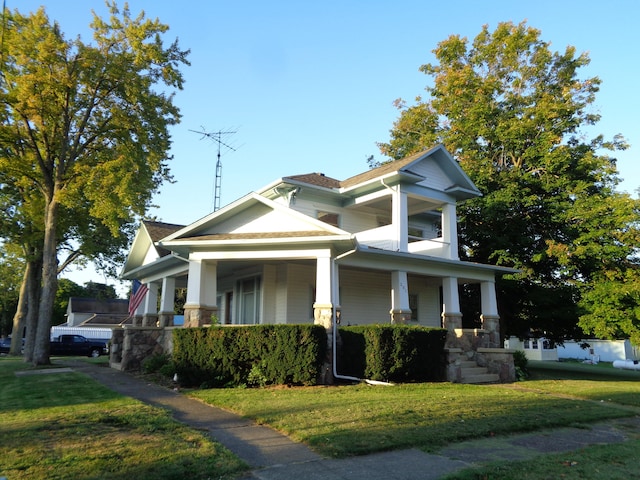 view of front of property with covered porch and a front lawn