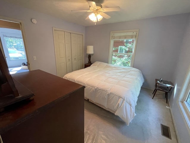 bedroom featuring carpet flooring, ceiling fan, and a closet