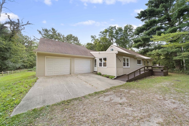 view of front of home featuring a garage and a front yard