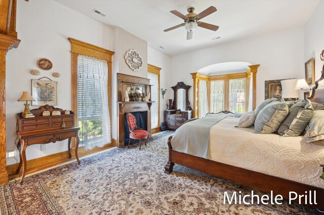 bedroom with ceiling fan