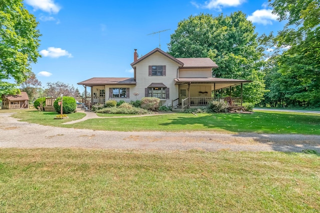 view of front facade featuring a front lawn and a porch