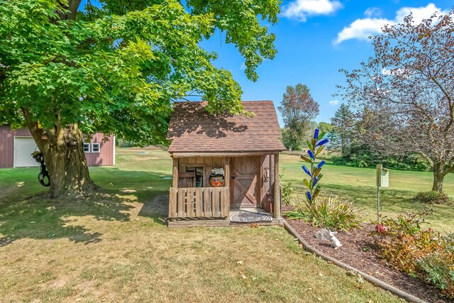 view of outbuilding with a yard