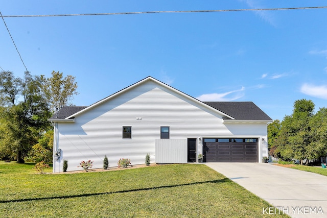 view of front of house with a front yard