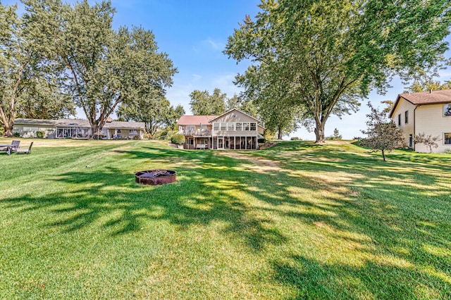 view of yard featuring a fire pit