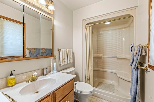 bathroom featuring a shower with curtain, vanity, and toilet