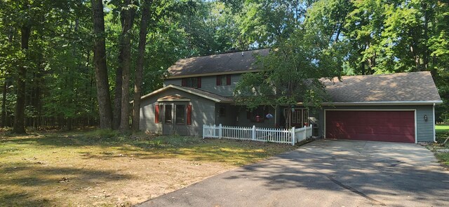 view of front facade with a garage