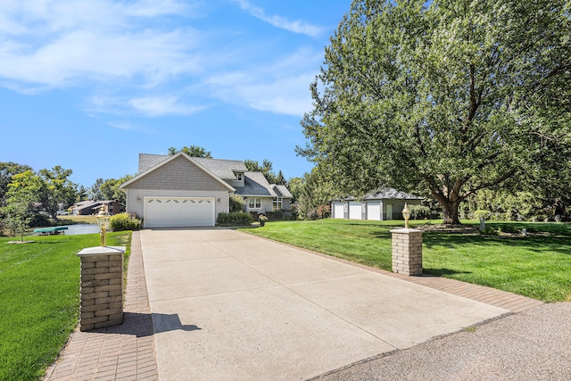 view of front of house featuring an outbuilding and a front yard