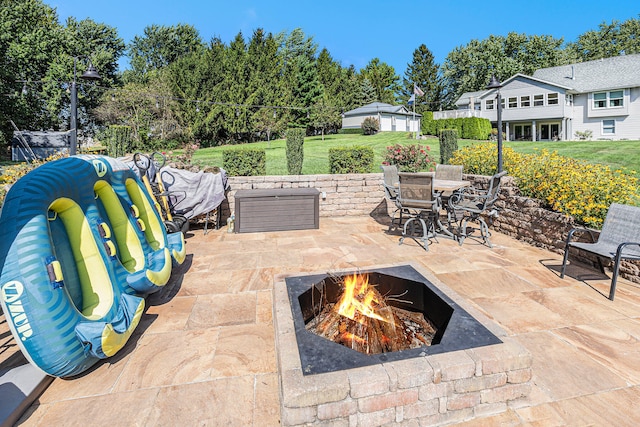 view of patio with an outdoor fire pit