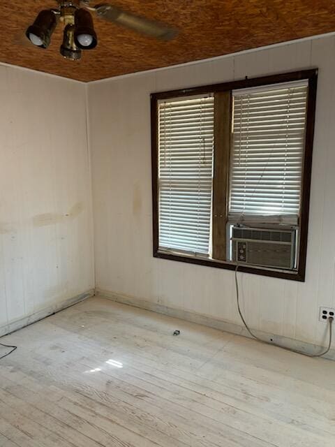 unfurnished room featuring ceiling fan and light wood-type flooring