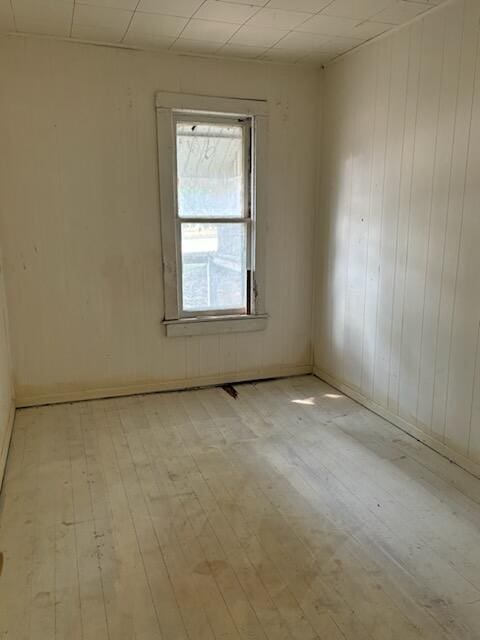 unfurnished room featuring light hardwood / wood-style flooring