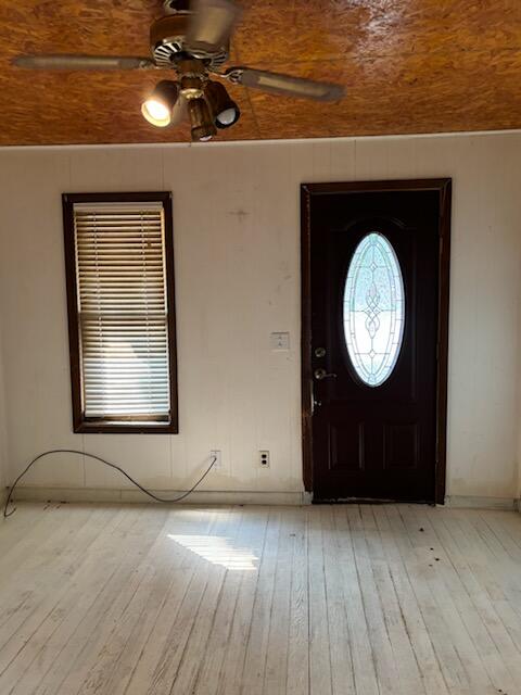 entrance foyer featuring ceiling fan and light hardwood / wood-style flooring