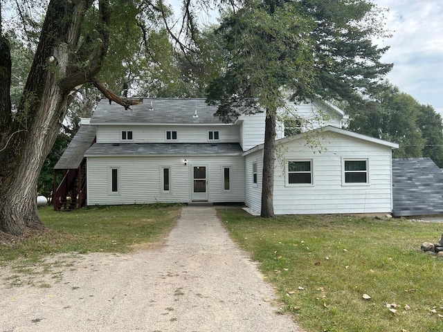 back of house featuring a lawn