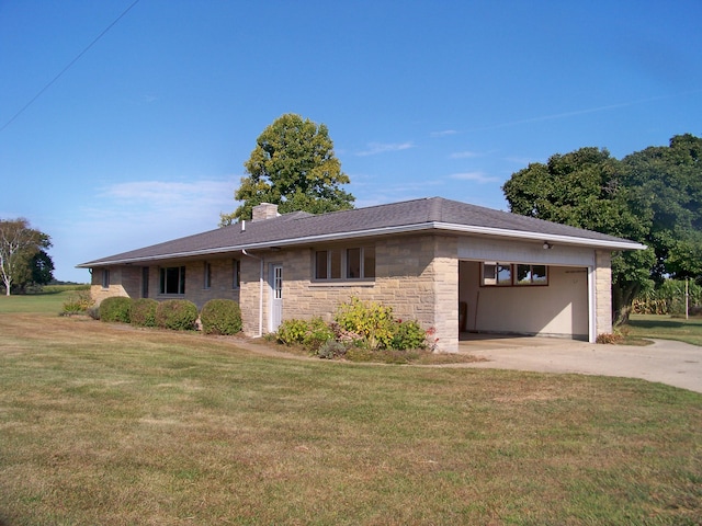 view of front of property with a front yard