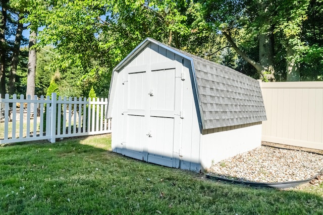 view of outbuilding with a yard