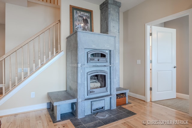 details featuring hardwood / wood-style floors