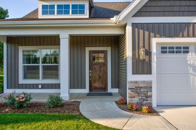 entrance to property with covered porch