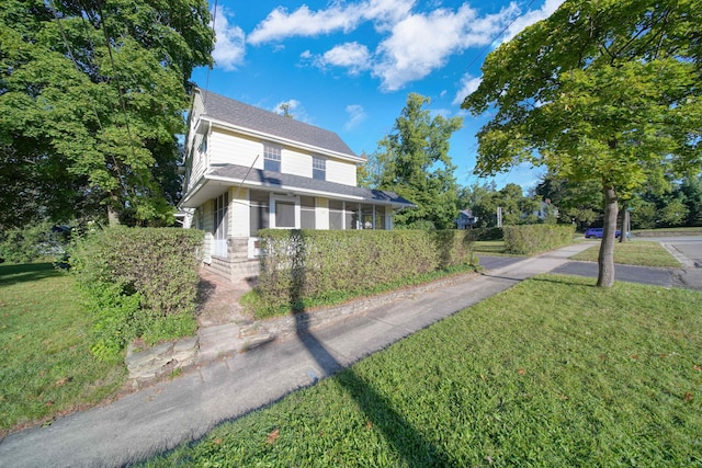 view of front of property with a front yard