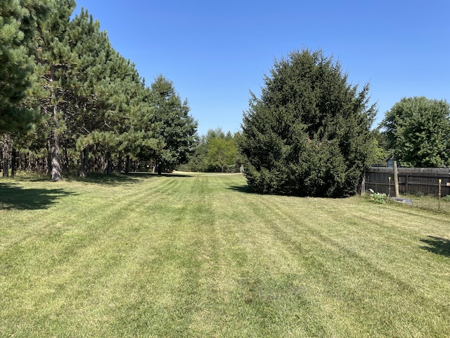 2622 S Sheridan Rd, Caro, MI 48723 - view of yard featuring fence
