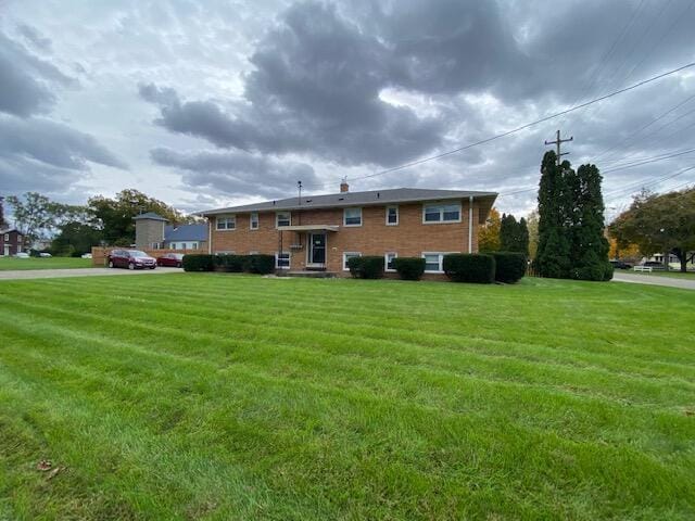 1305 Lakeview Ave, Battle Creek, MI 49015 - photo 2