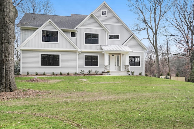 view of front of home featuring a front yard