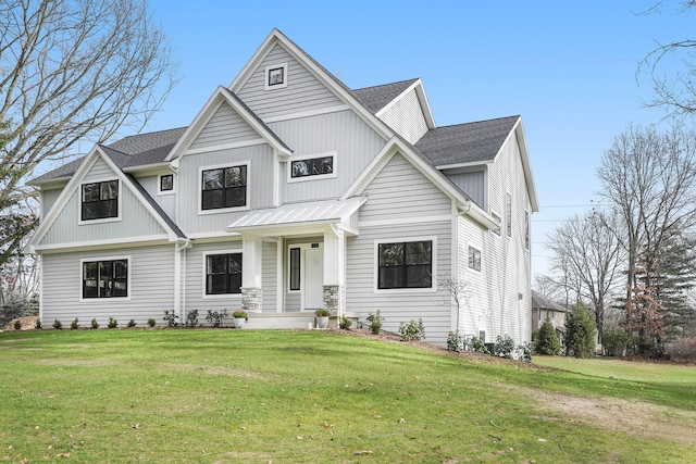 view of front of property featuring a front yard