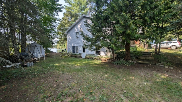 view of yard featuring a storage unit