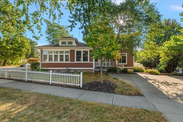 view of front facade with a fenced front yard and a front lawn