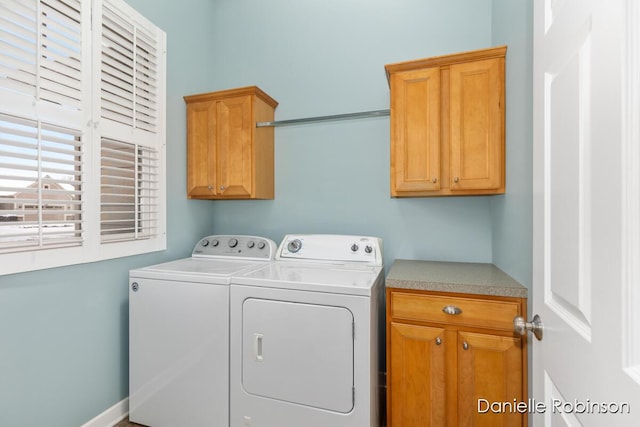 washroom featuring cabinets and washing machine and clothes dryer