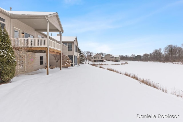 view of yard layered in snow