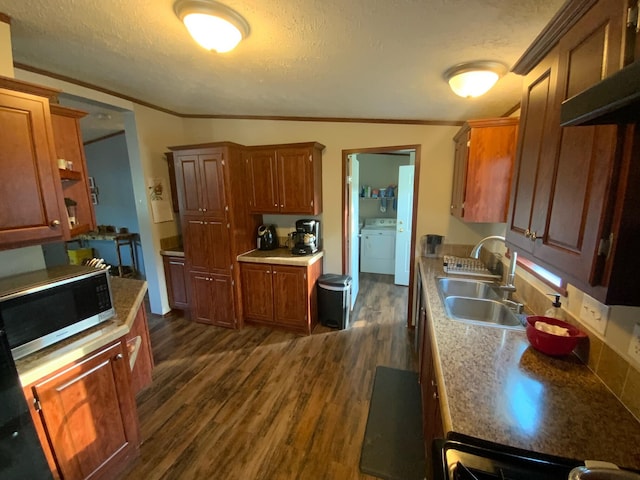 kitchen featuring sink, a textured ceiling, separate washer and dryer, crown molding, and dark hardwood / wood-style flooring