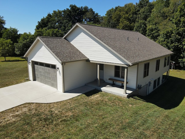 view of front facade with a front lawn and covered porch