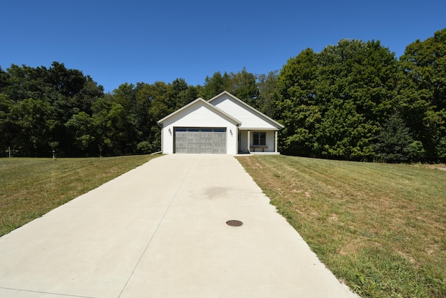 view of front facade with a front lawn