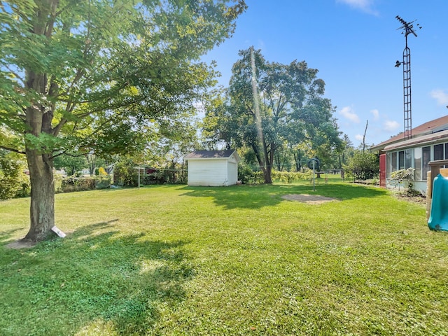 view of yard with a storage shed