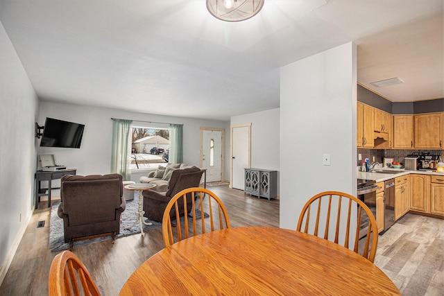 dining room with sink and light hardwood / wood-style floors