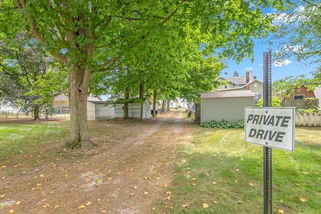 view of front facade featuring a front yard