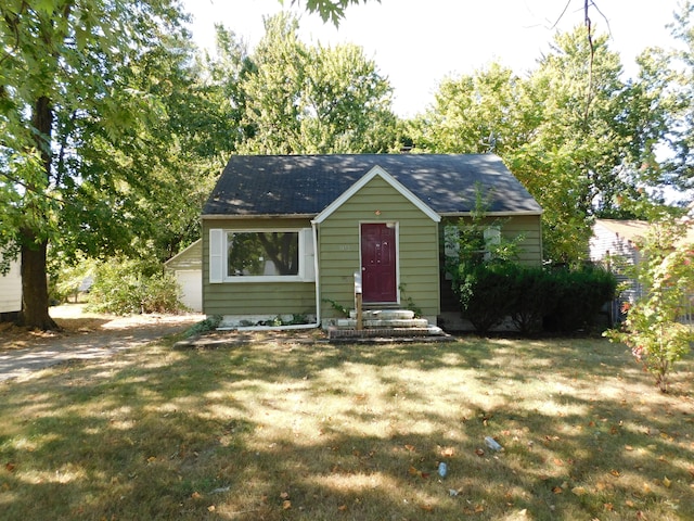 view of front facade with a front lawn