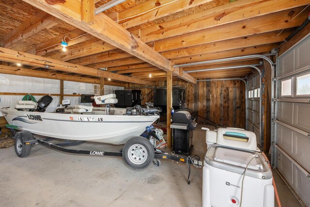 garage with washer / clothes dryer