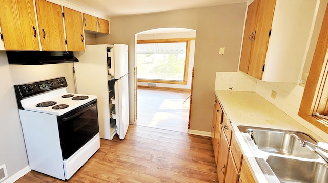 kitchen featuring light hardwood / wood-style floors, sink, range hood, decorative backsplash, and white appliances