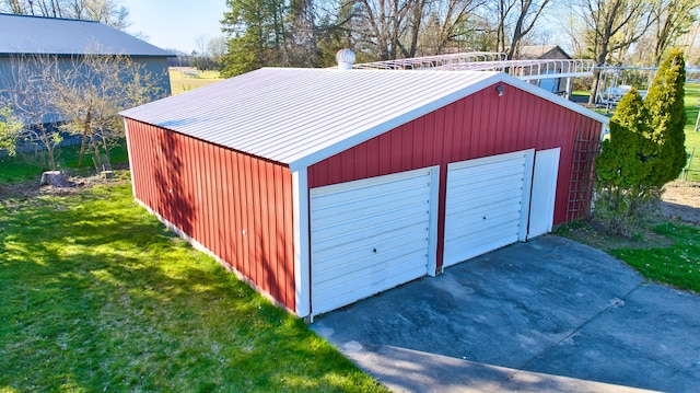 garage featuring a lawn