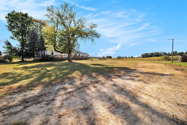 view of yard featuring a rural view